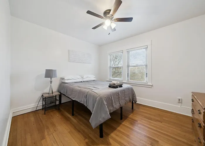 Comfy And Spacious 3 Bedroom - Easy Access *